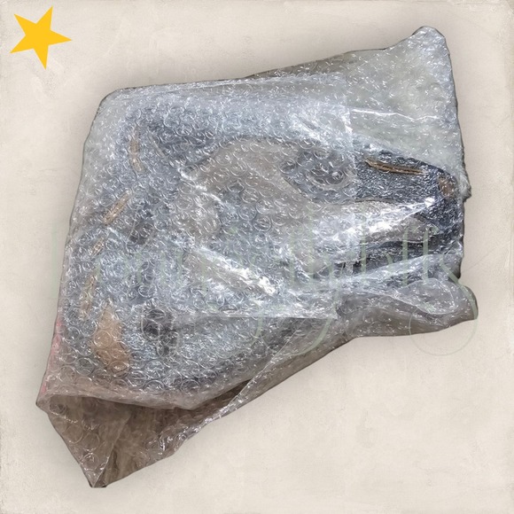 Danielle Nicole Harry Potter Hufflepuff Crossbody Bag Exclusive - Picture 4 of 5